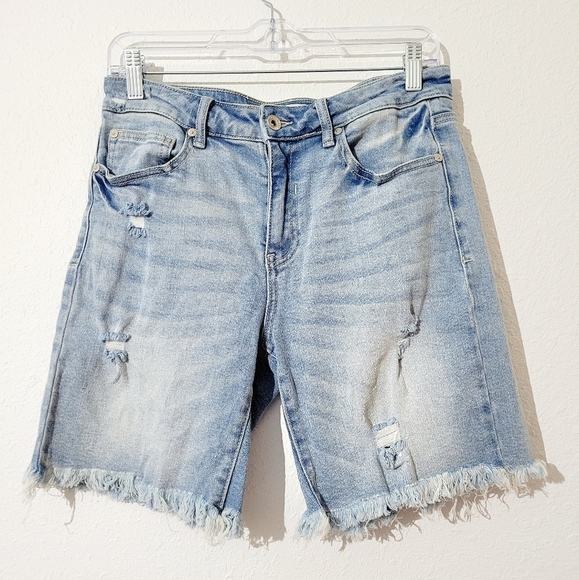 Womans Frayed Hem bermuda Jean shorts size MEDIUM Stretchy boutique brand - Picture 1 of 11
